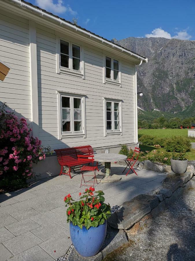 Villa Ostigard 1810 à Åndalsnes Extérieur photo